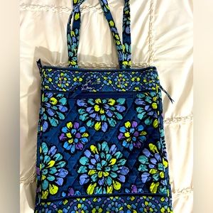 Like new Vera Bradley Quilted Indigo Pop laptop bag